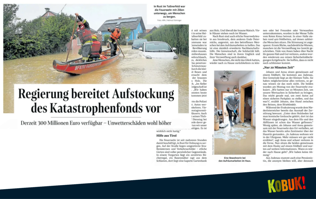 Feuerwehrmänner bahnen sich mit einem Boot den Weg durch die Fluten: das Titelbild zu einem Artikel. In einem anderen Artikel sieht man klein unten ein Bild einer Frau, die ihr Haus nach der Flut wieder aufräumt.